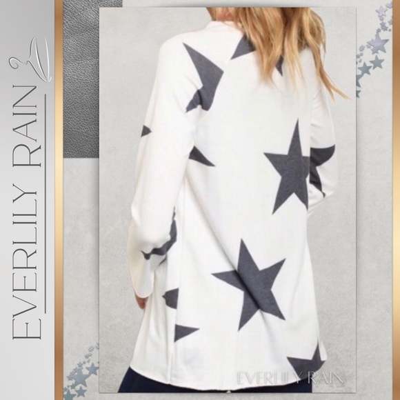 Star Print Top - Picture 2 of 6